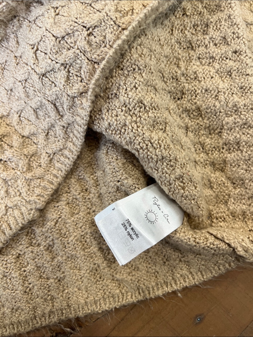 Rylee + cru Textured Knit ruffled shoulder crewneck sweater beige 4-5 years - Picture 5 of 6